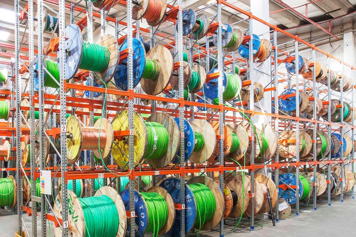 Estanterías para empresas de instalaciones y suministros eléctricos